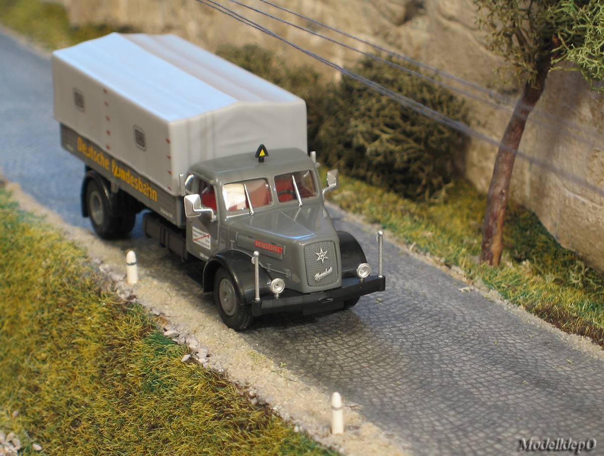 Henschel-HS-140-Herpa-1