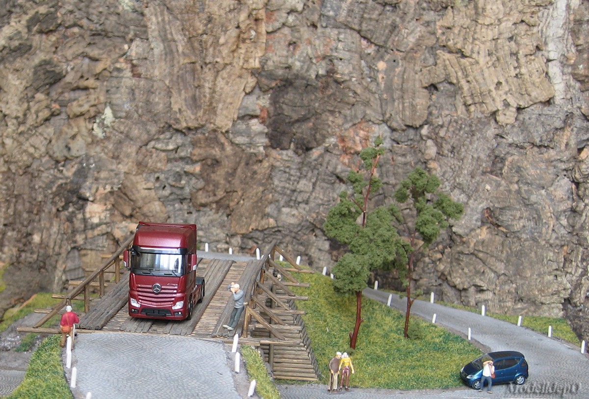 MB-Actros-Herpa-1