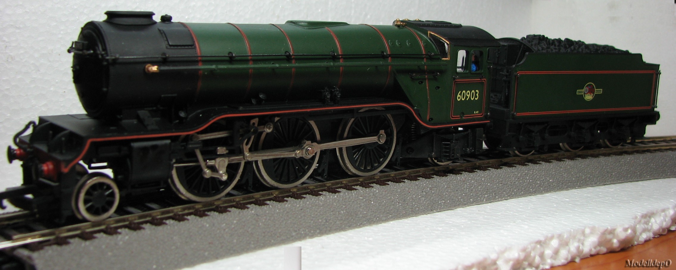 Gresley V2 Bachmann  31-554