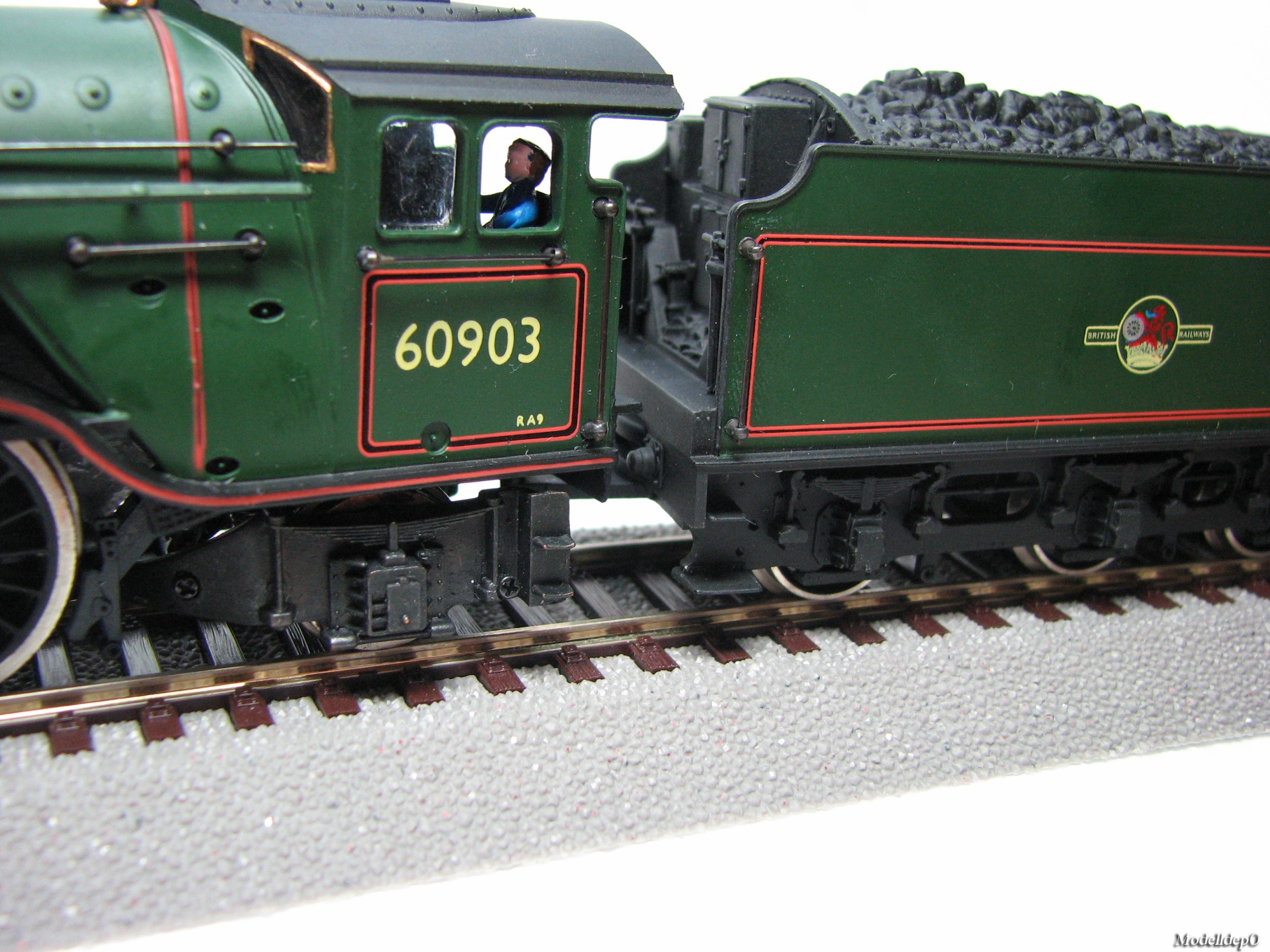 Gresley V2 Bachmann  31-554