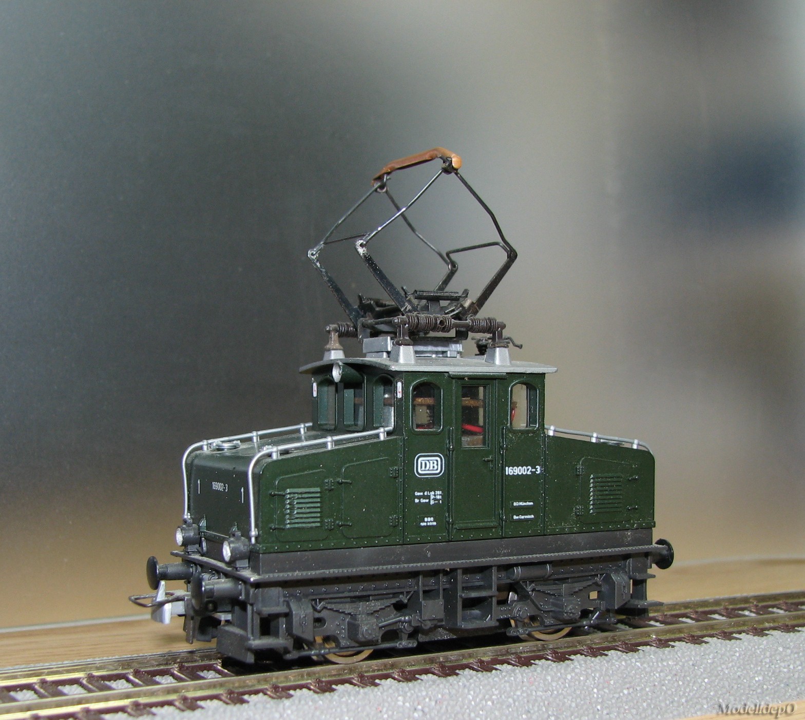 E-69 002-3